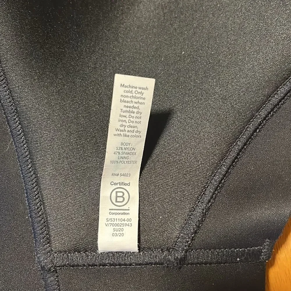 NWOT ATHLETA MEDIUM BLACK ESSENTIAL BRA